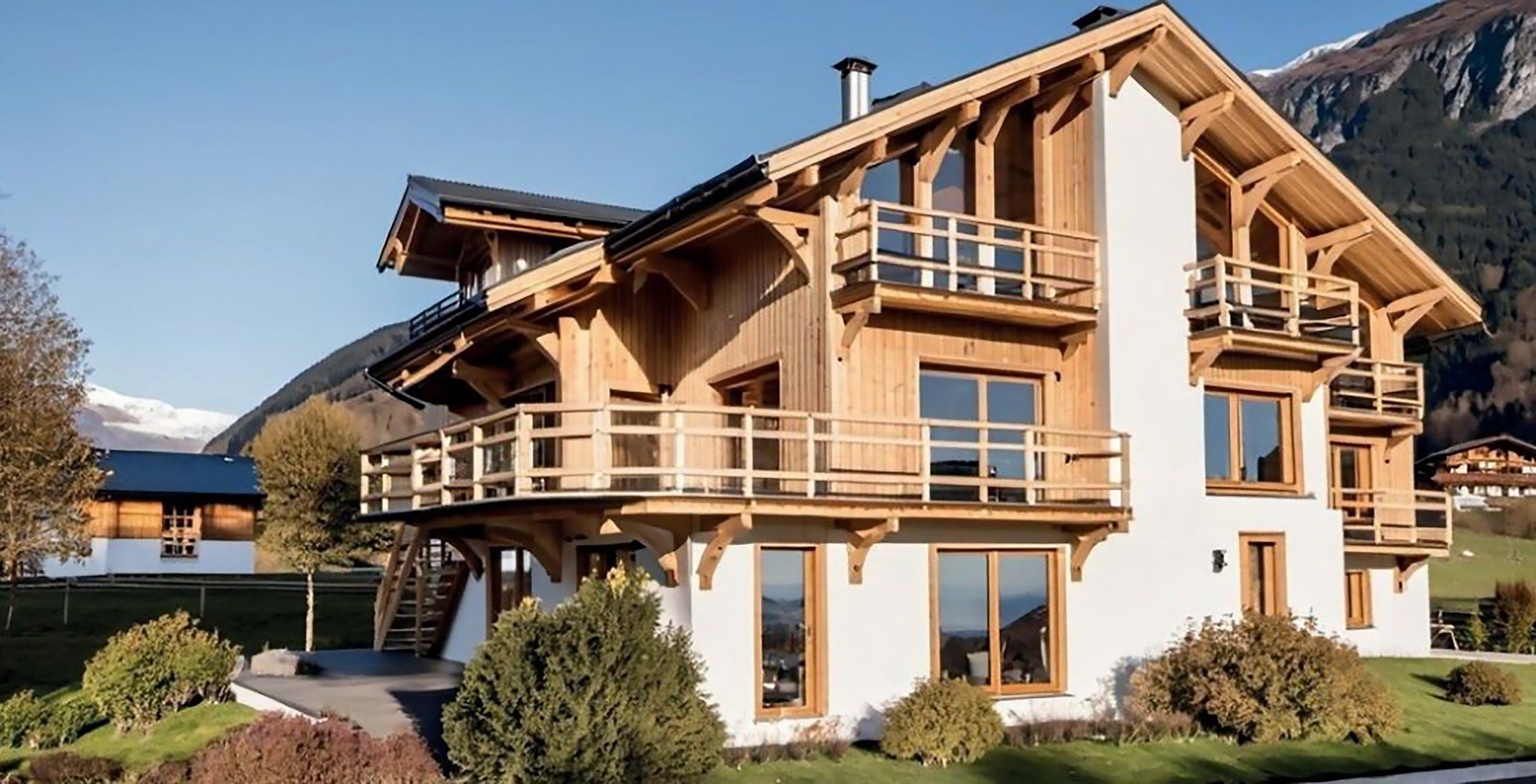 chalet 11 Rooms for sale on LE MONETIER LES BAINS (05220)