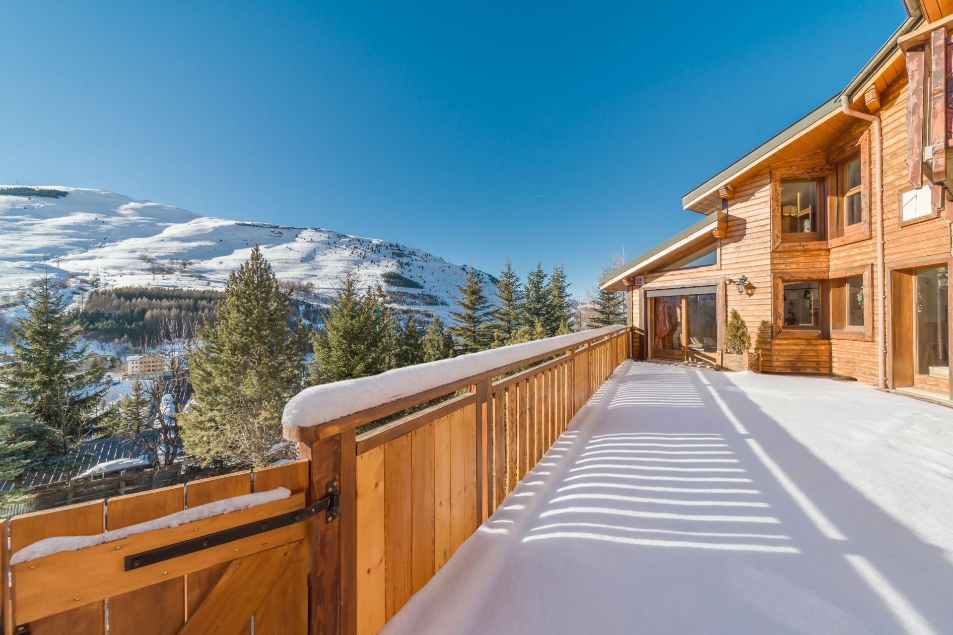chalet 9 Rooms for sale on LES DEUX ALPES (38860)