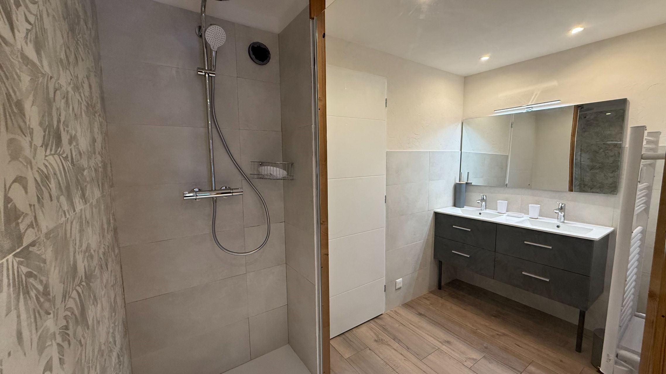 chalet 9 Rooms for sale on LES DEUX ALPES (38860)