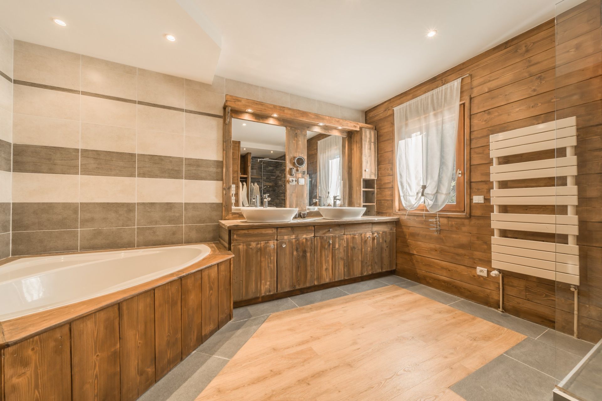 chalet 9 Rooms for sale on LES DEUX ALPES (38860)