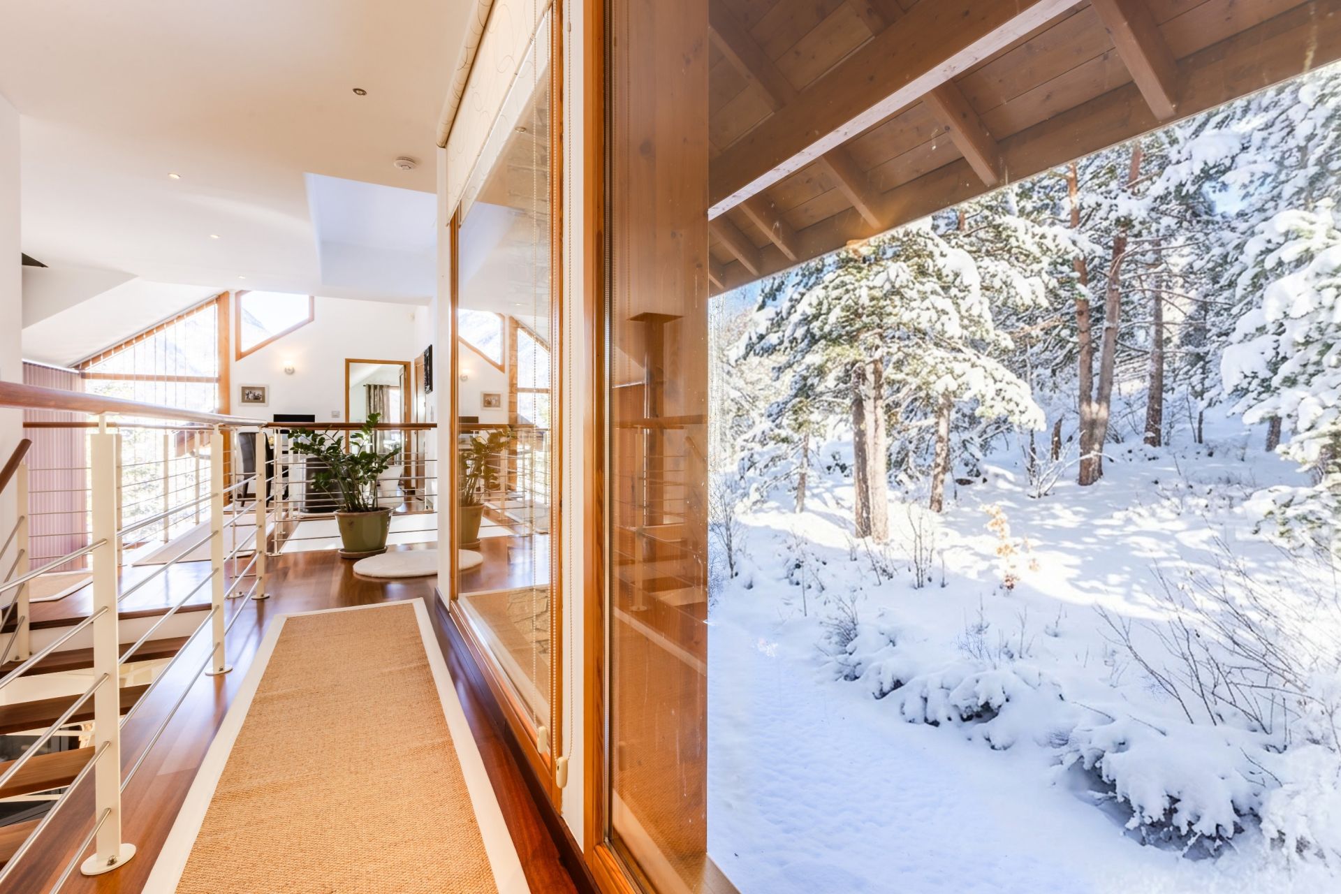 chalet 8 Rooms for sale on LA SALLE LES ALPES (05240)