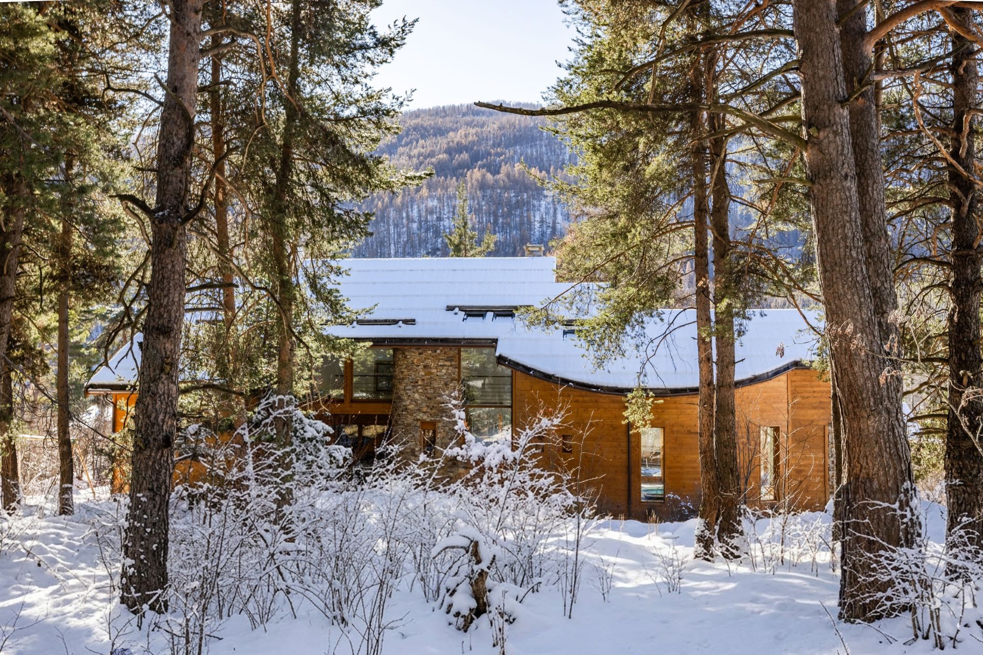chalet 8 Rooms for sale on LA SALLE LES ALPES (05240)