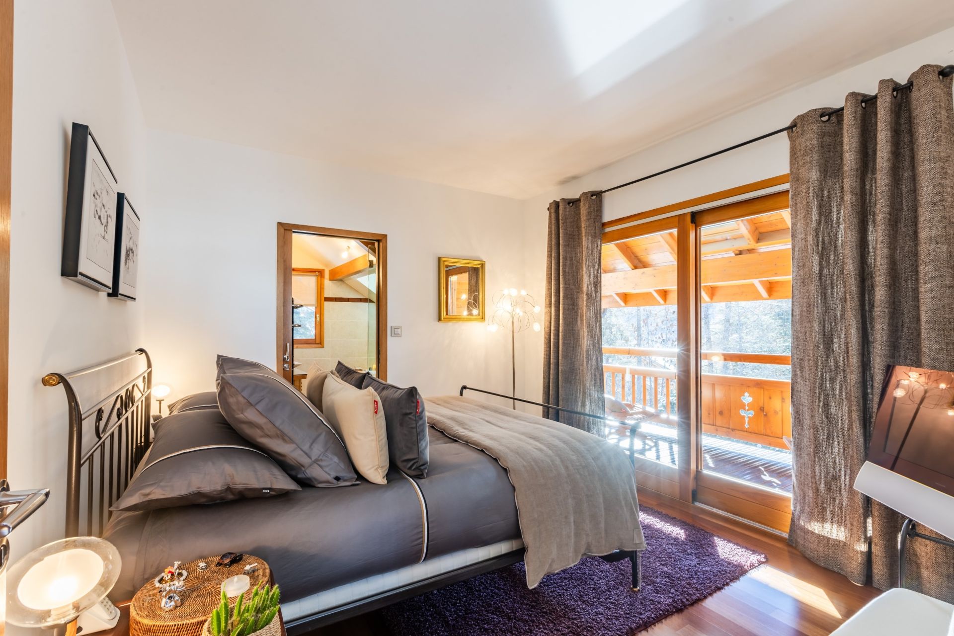 chalet 8 Rooms for sale on LA SALLE LES ALPES (05240)