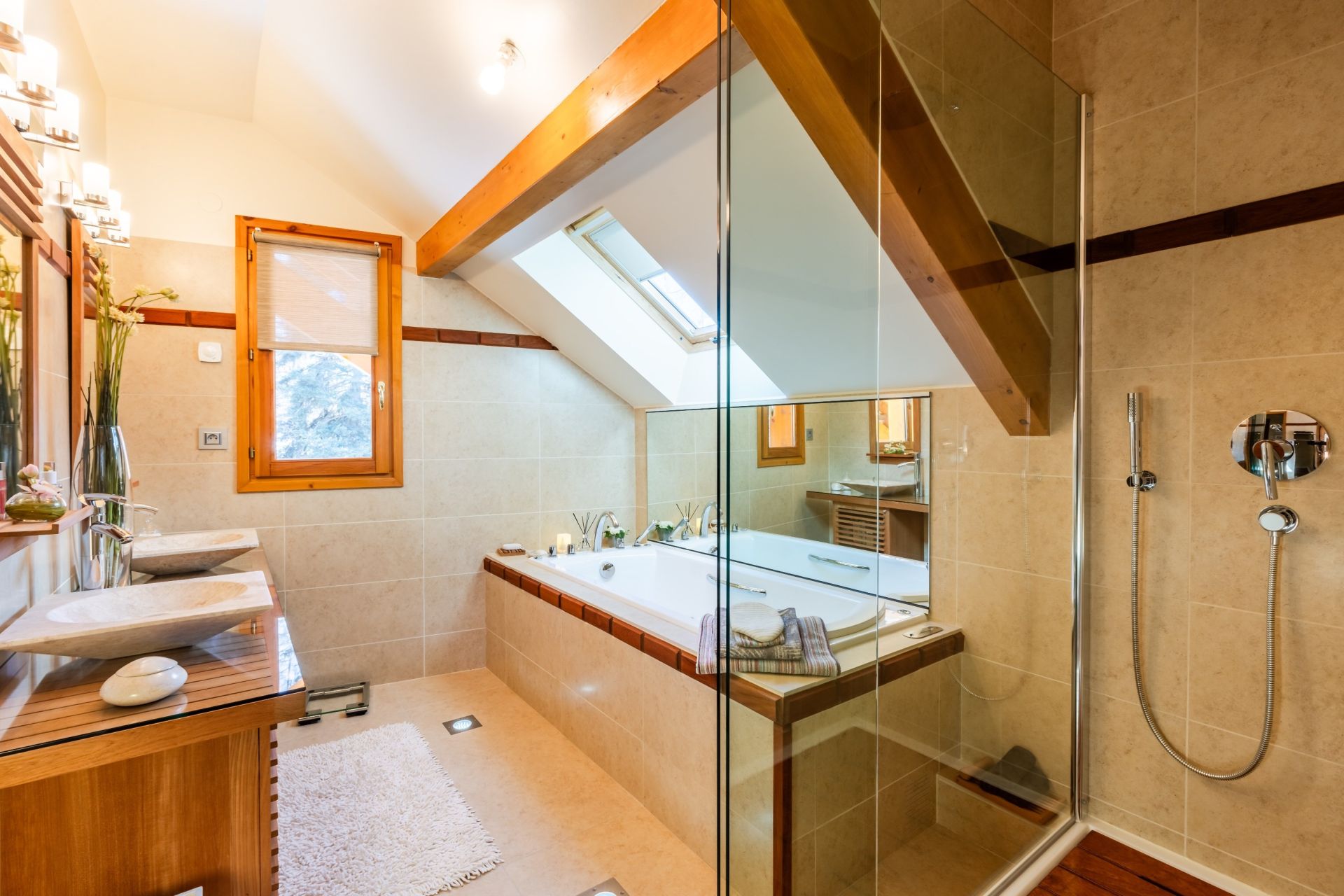 chalet 8 Rooms for sale on LA SALLE LES ALPES (05240)