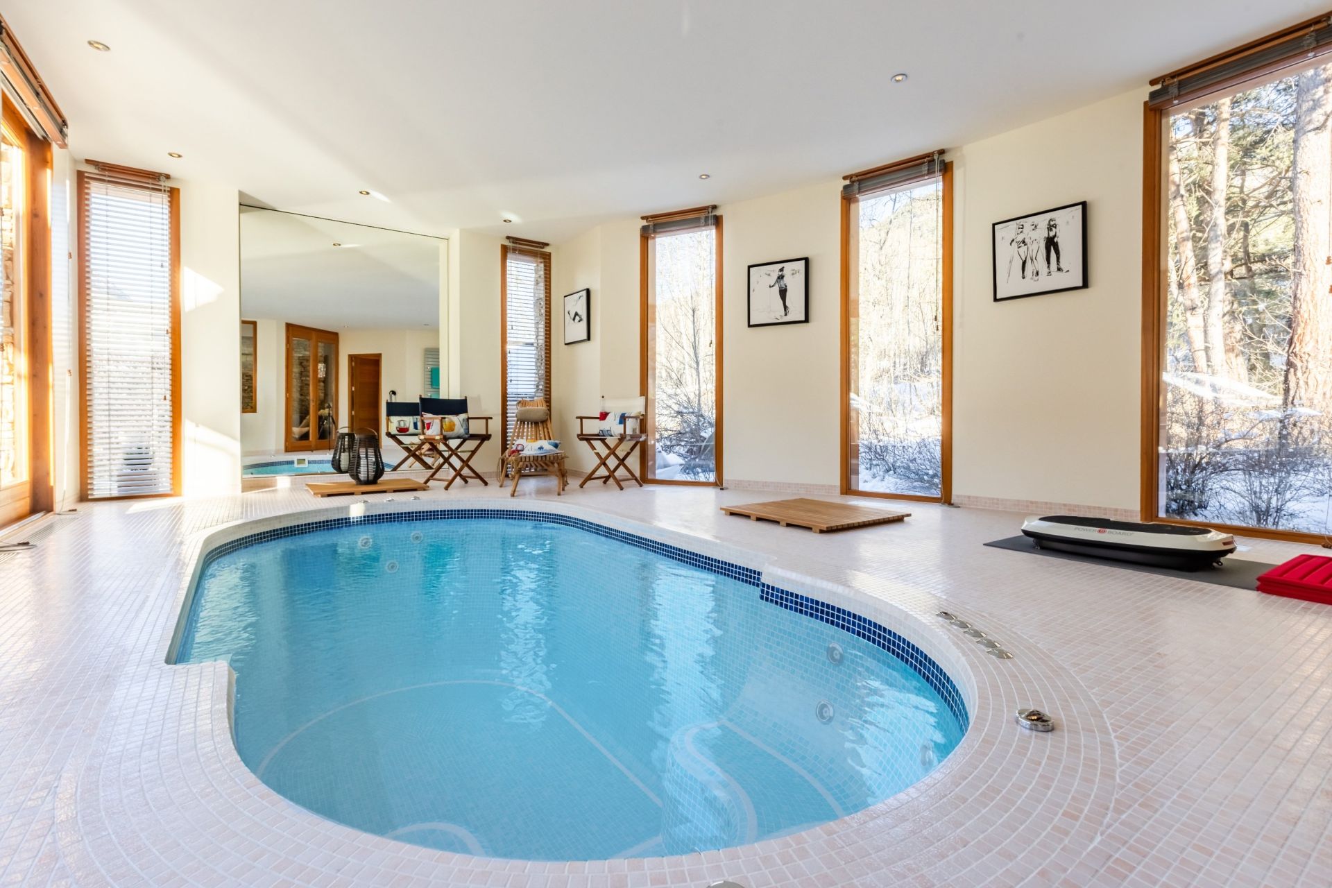 chalet 8 Rooms for sale on LA SALLE LES ALPES (05240)