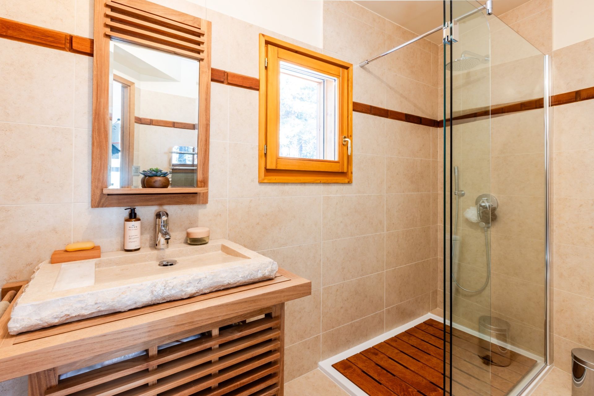 chalet 8 Rooms for sale on LA SALLE LES ALPES (05240)