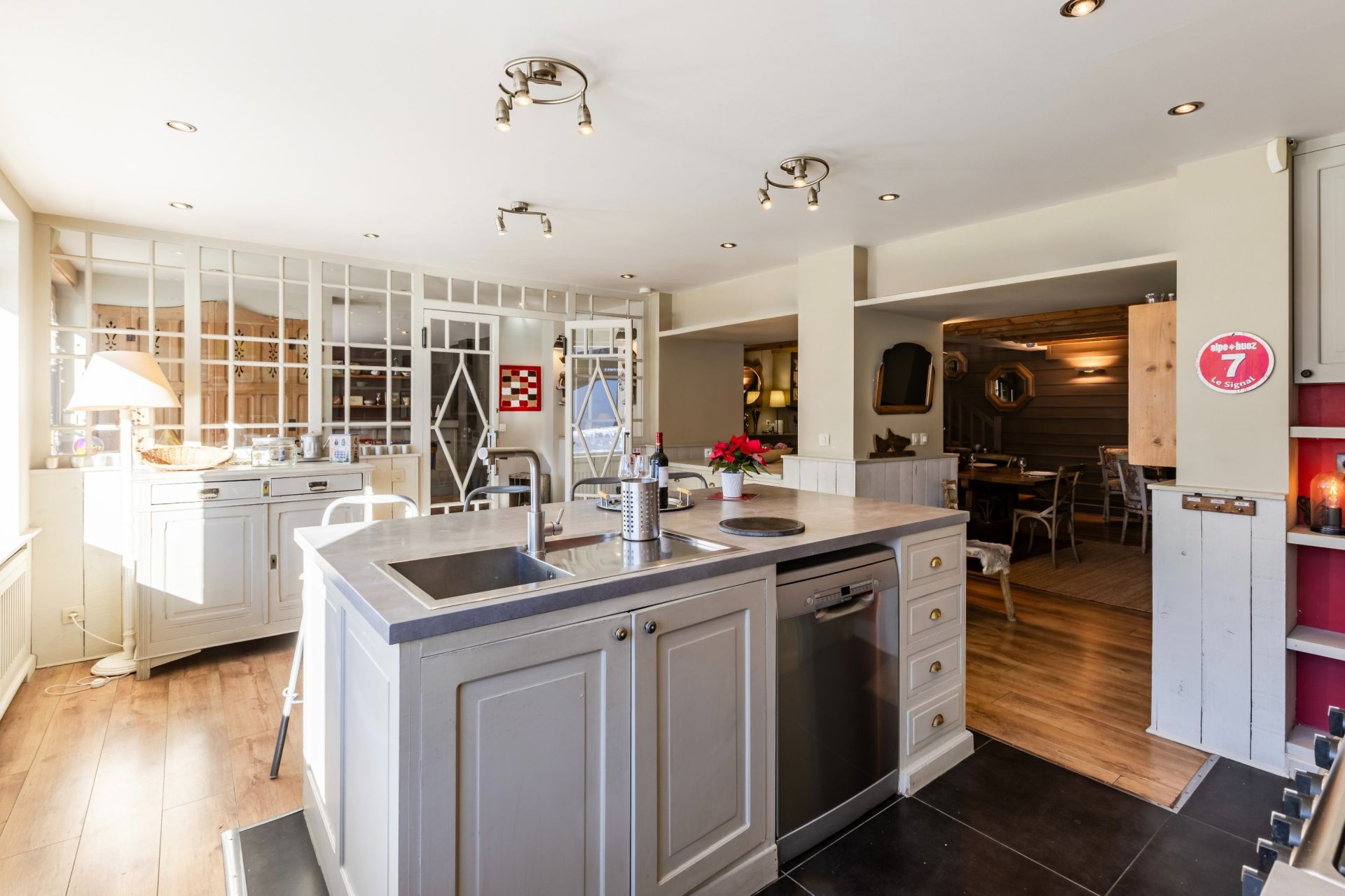 chalet 13 Rooms for sale on L ALPE D HUEZ (38750)