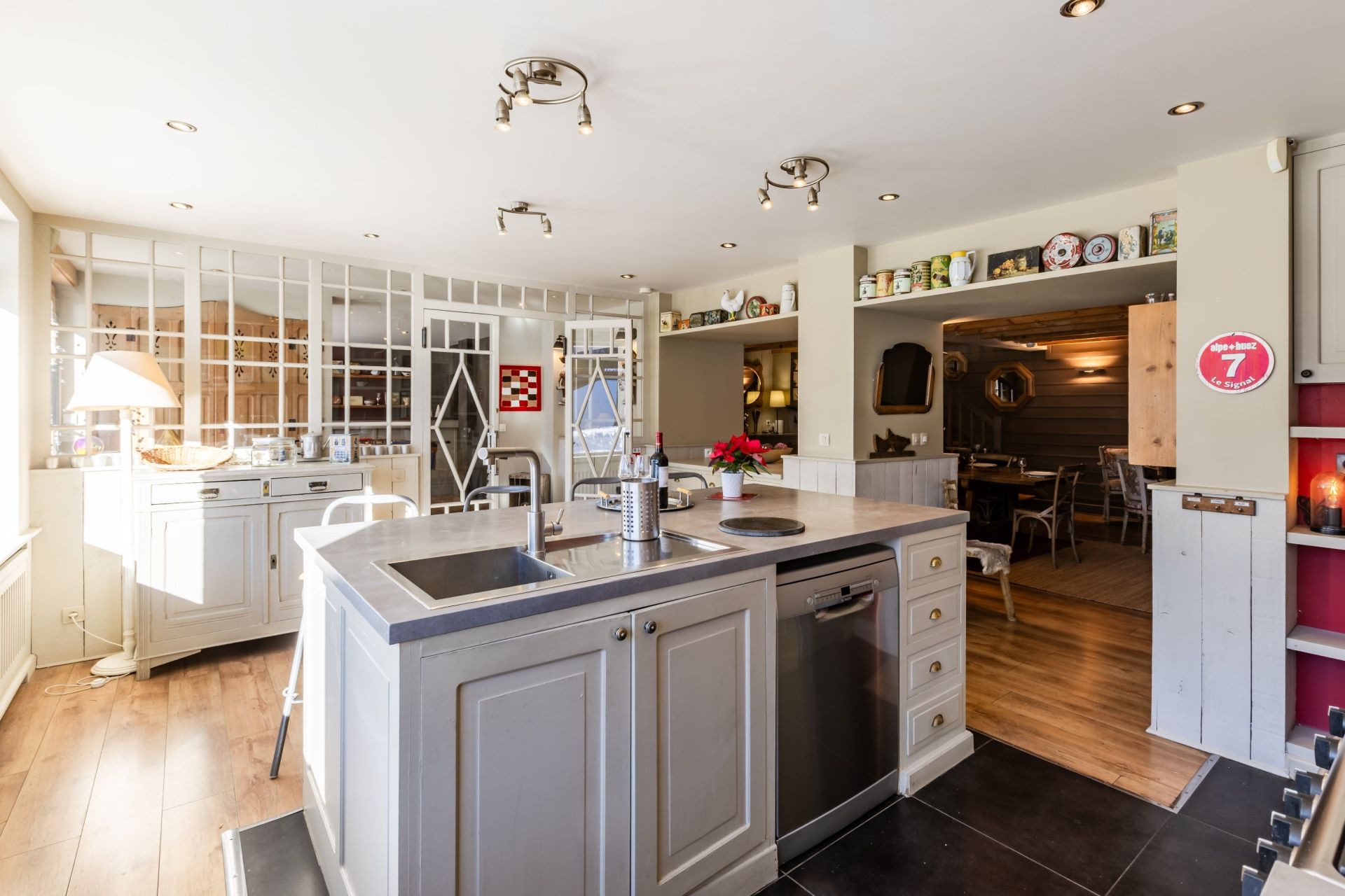 chalet 13 Rooms for sale on L ALPE D HUEZ (38750)