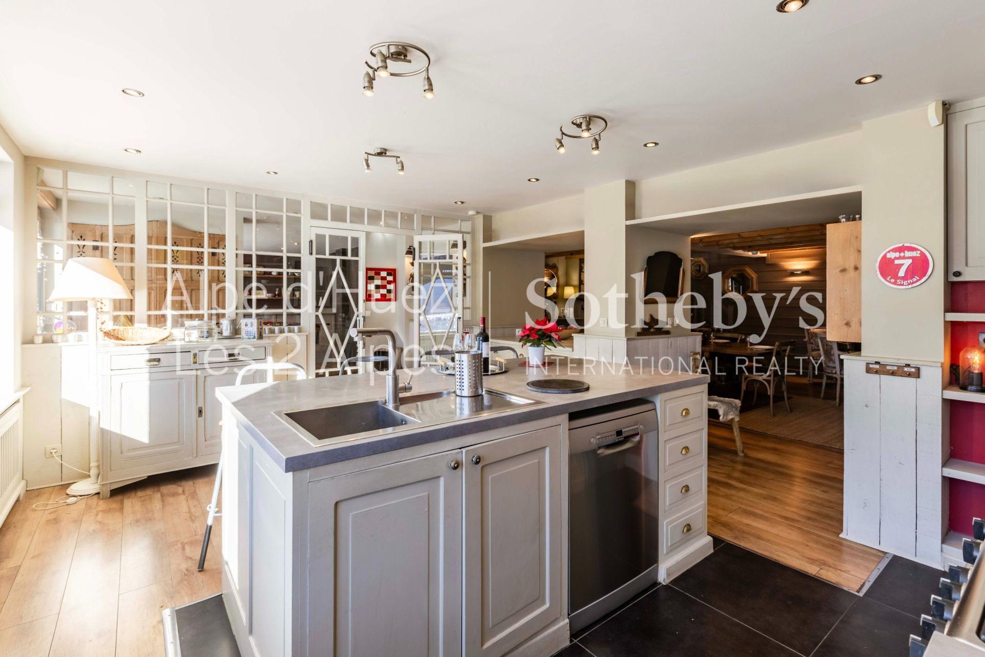 chalet 13 Rooms for sale on L ALPE D HUEZ (38750)