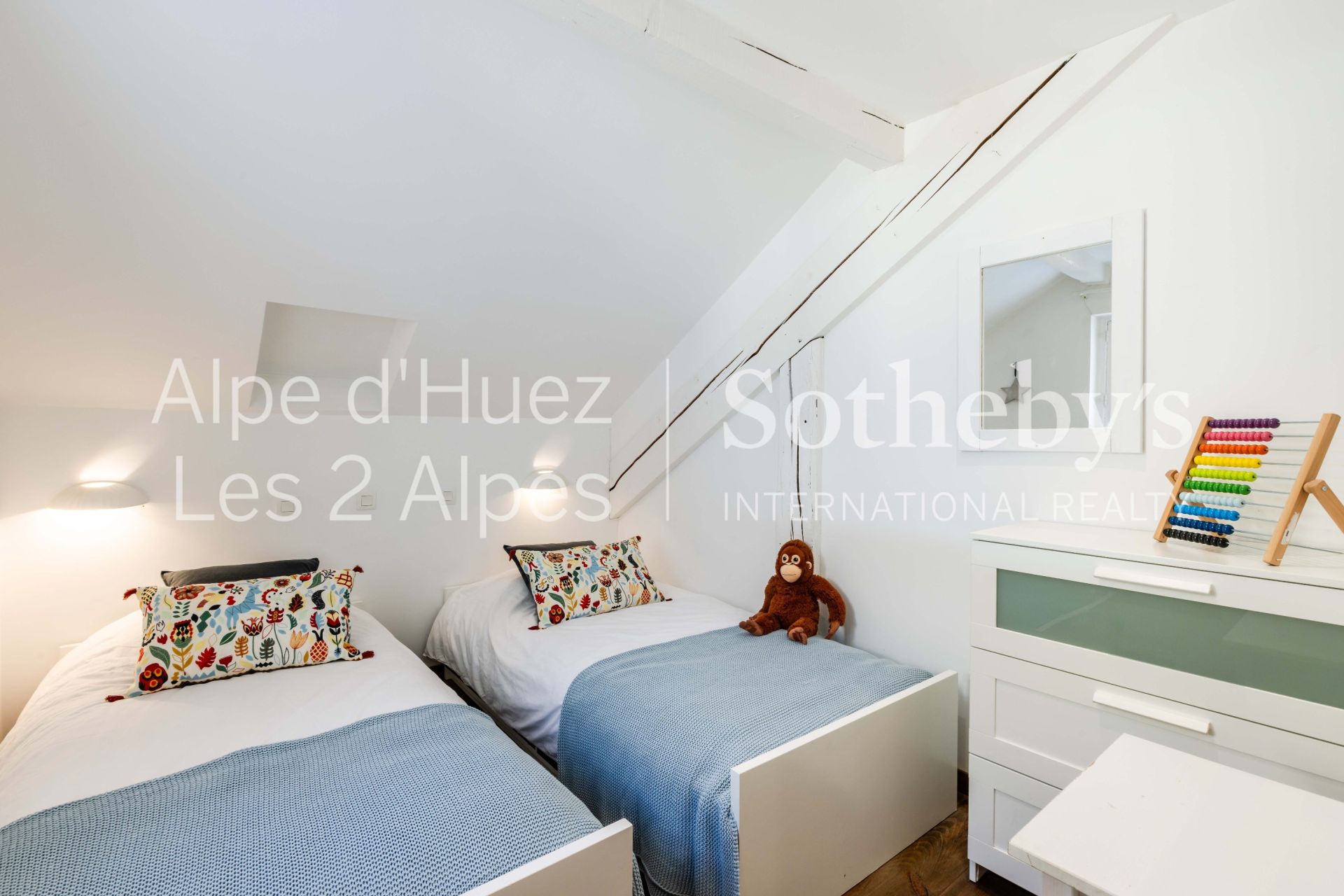 chalet 13 Rooms for sale on L ALPE D HUEZ (38750)