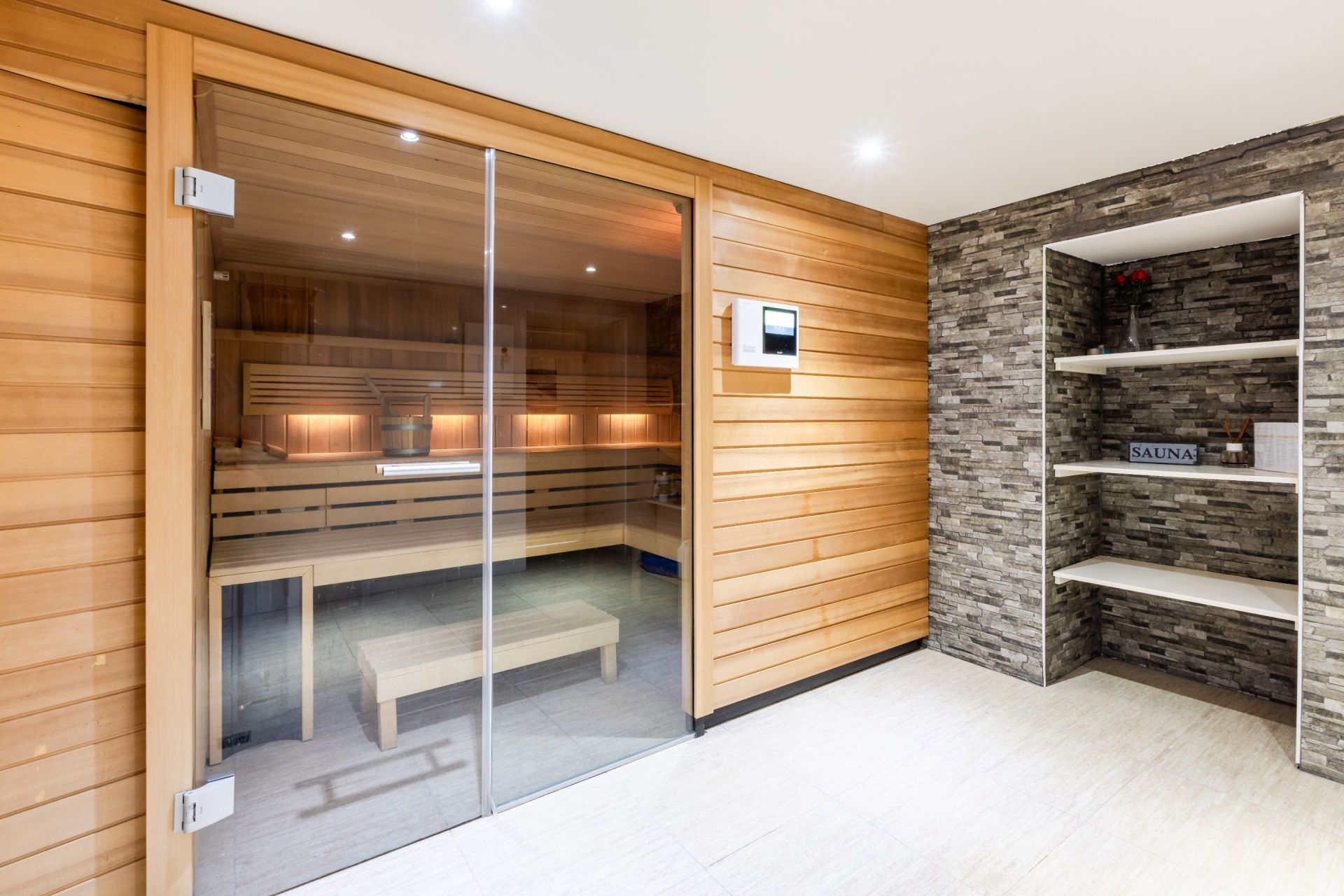 chalet 13 Rooms for sale on L ALPE D HUEZ (38750)