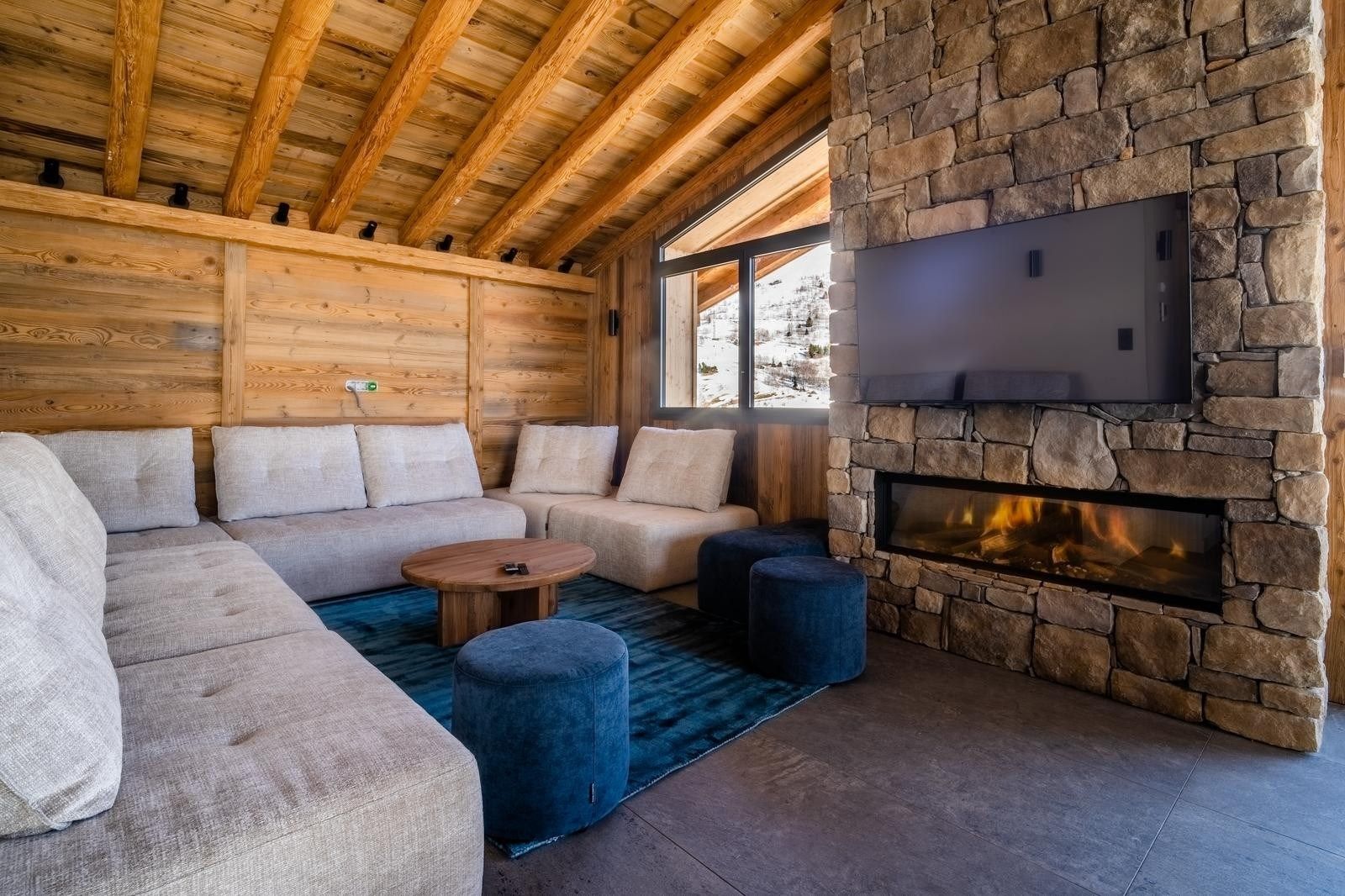 chalet 6 Rooms for seasonal rent on LES DEUX ALPES (38860)