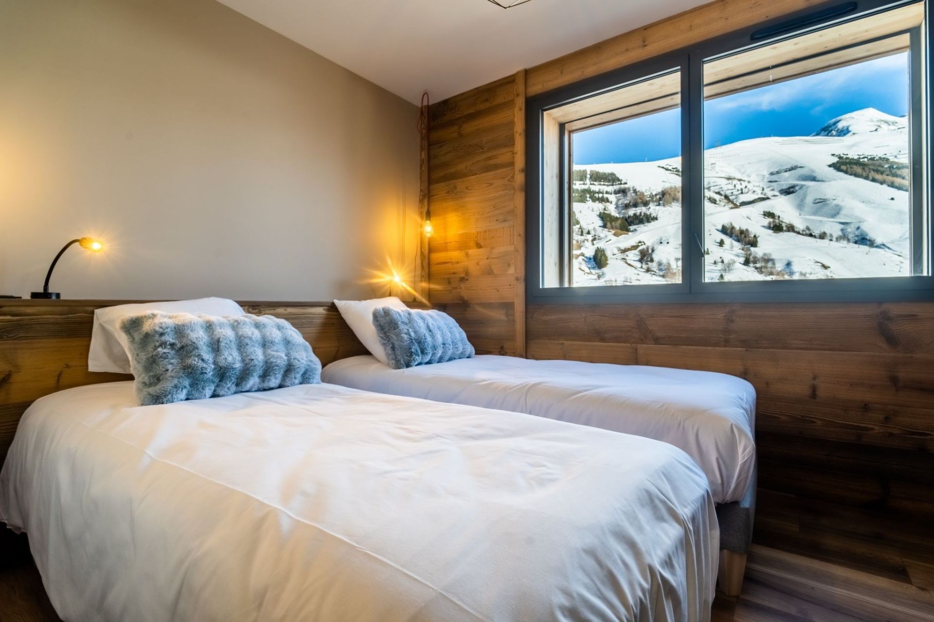 chalet 6 Rooms for seasonal rent on LES DEUX ALPES (38860)