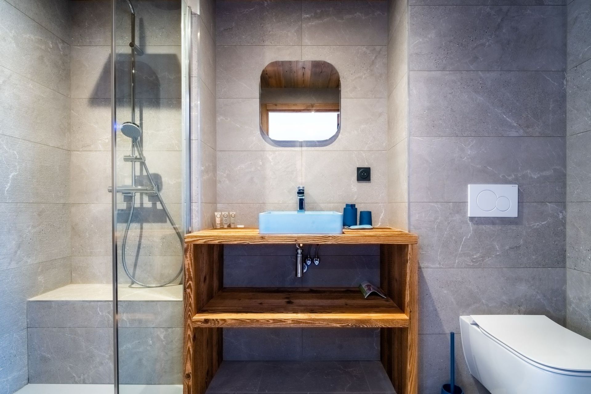 chalet 6 Rooms for seasonal rent on LES DEUX ALPES (38860)