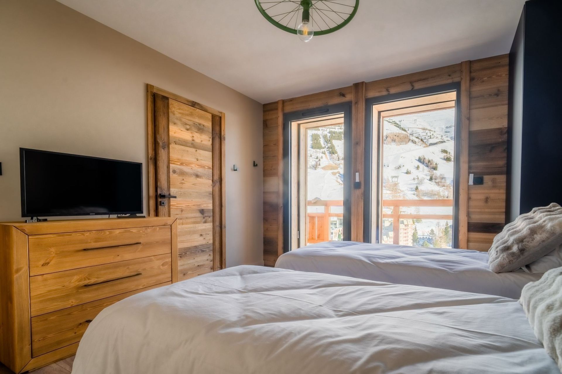 chalet 6 Rooms for seasonal rent on LES DEUX ALPES (38860)