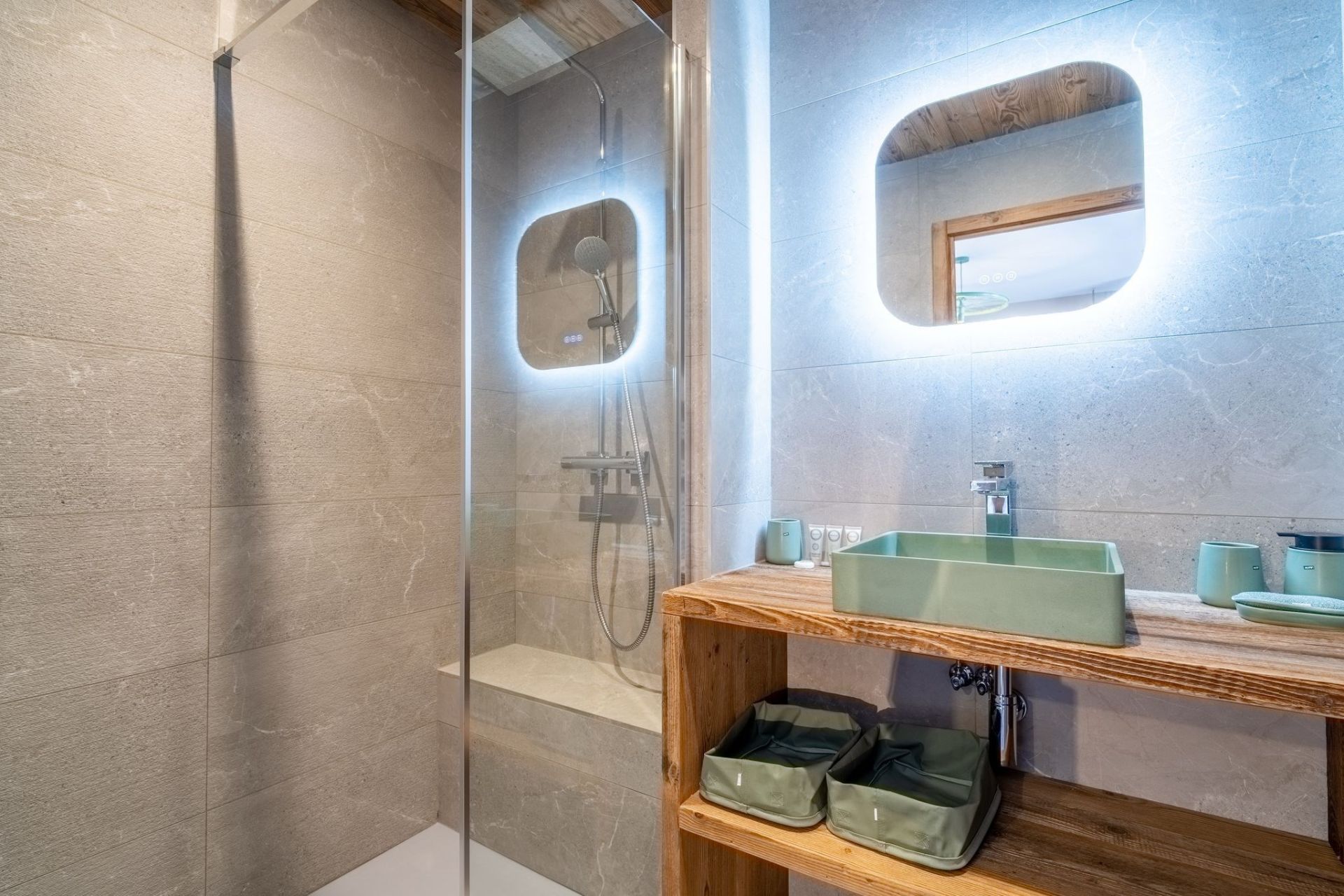 chalet 6 Rooms for seasonal rent on LES DEUX ALPES (38860)