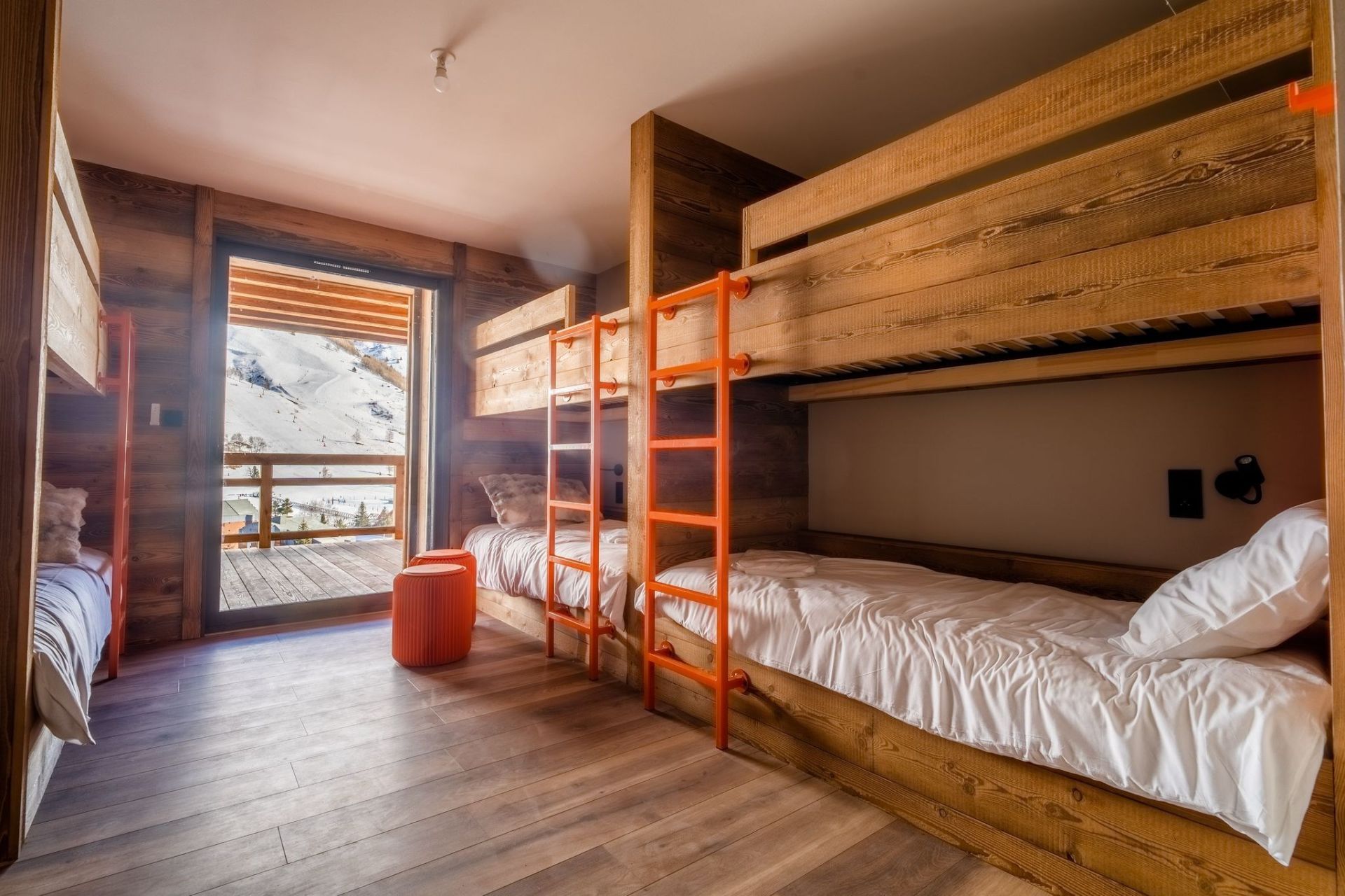 chalet 6 Rooms for seasonal rent on LES DEUX ALPES (38860)