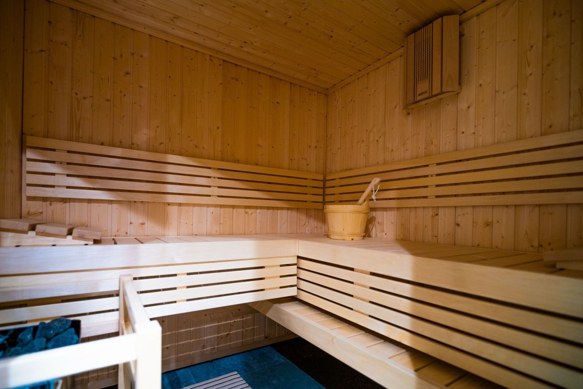 chalet 6 Rooms for seasonal rent on LES DEUX ALPES (38860)