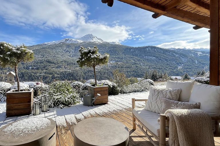 chalet 7 Rooms for sale on ST CHAFFREY (05330)