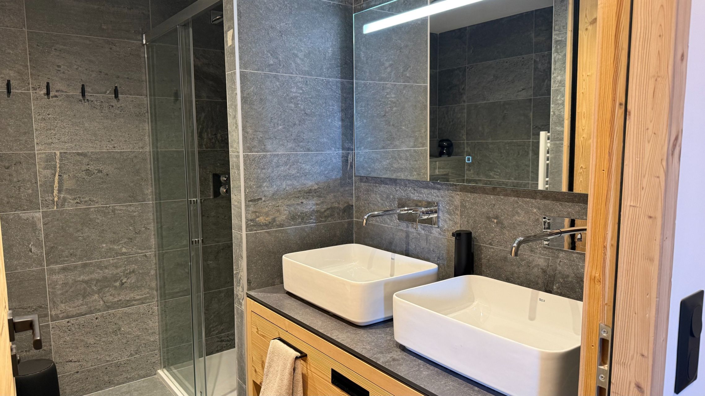 apartment 5 Rooms for seasonal rent on L ALPE D HUEZ (38750)