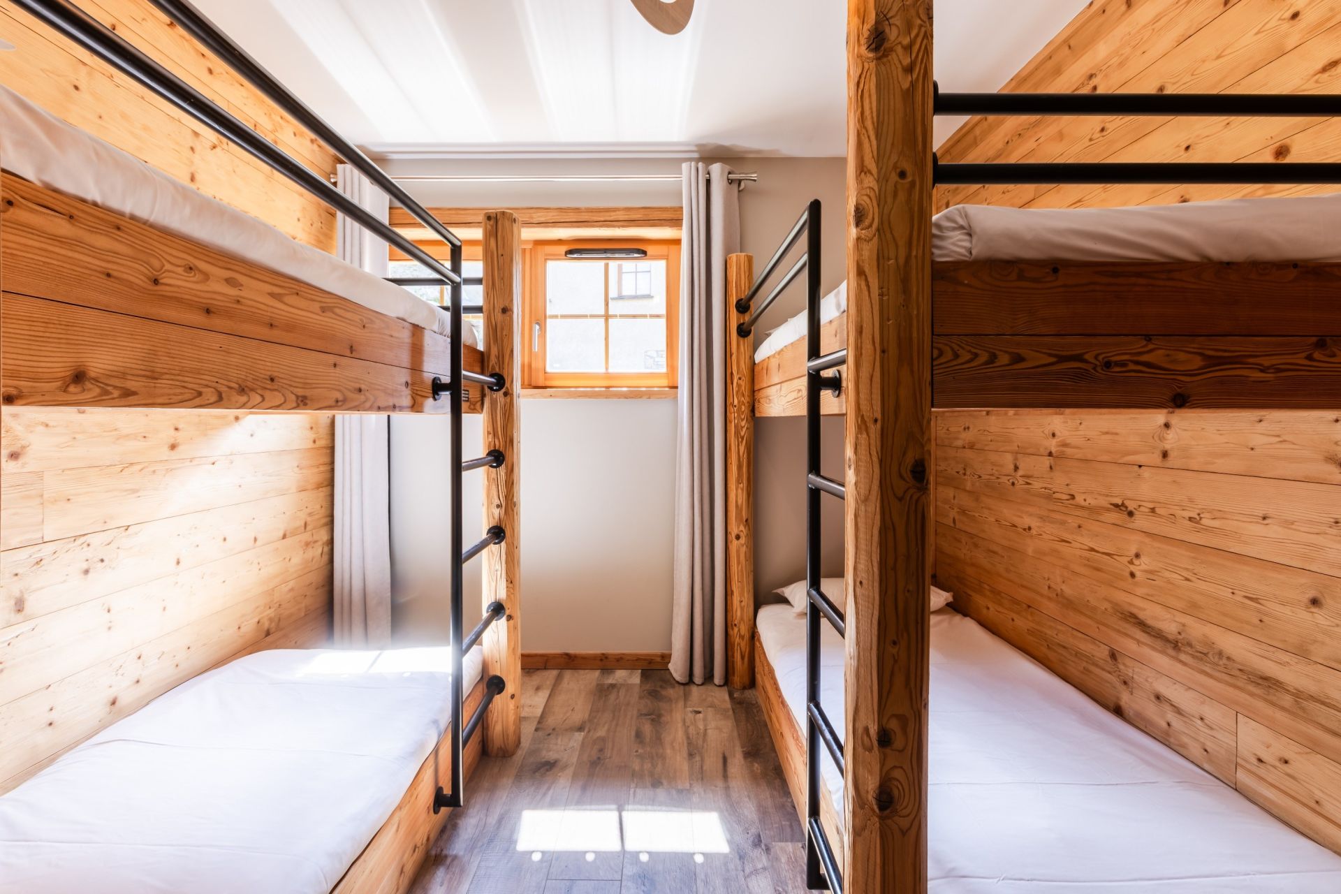 chalet 18 Pièces en vente sur VILLARD RECULAS (38114)
